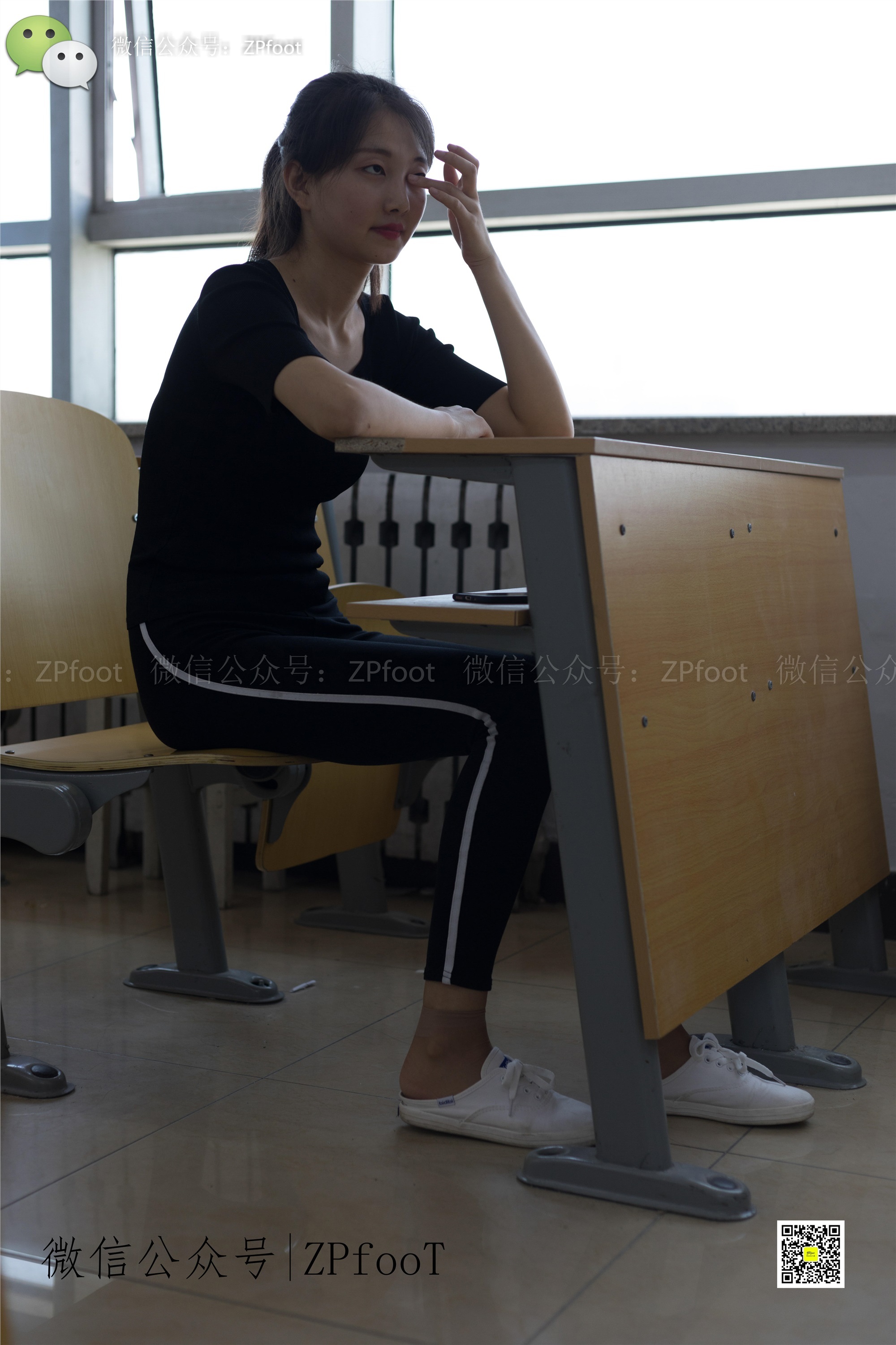 LSS山茶摄影 NO.004 教室短丝裸足